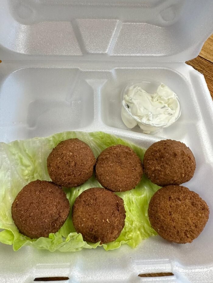 6 Falafel (Vegan’s choice) served with Taziki sauce